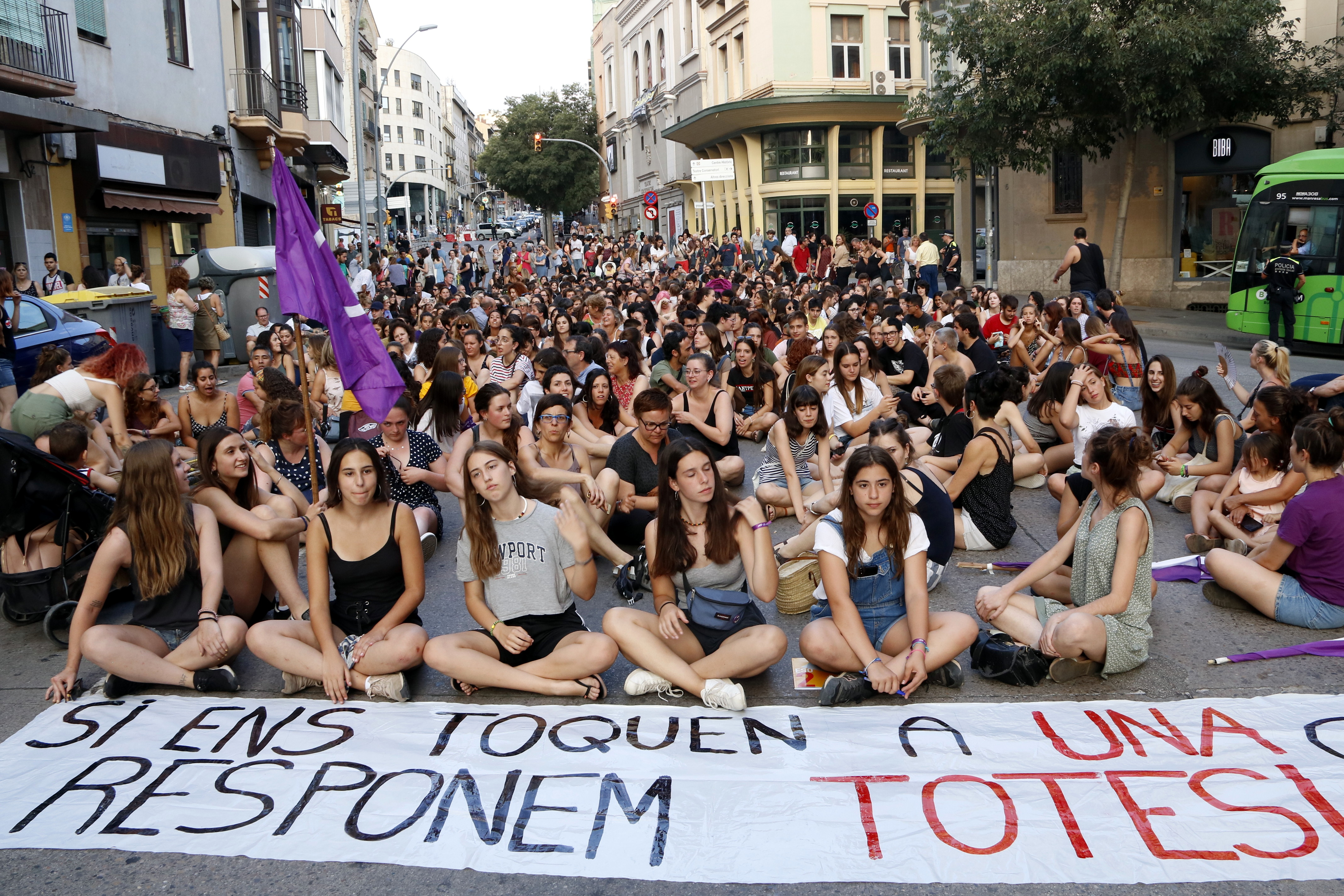 Women cut off traffic in central Manresa street as they protest violence against women on July 2, 2019 (Laura Busquets/ACN)